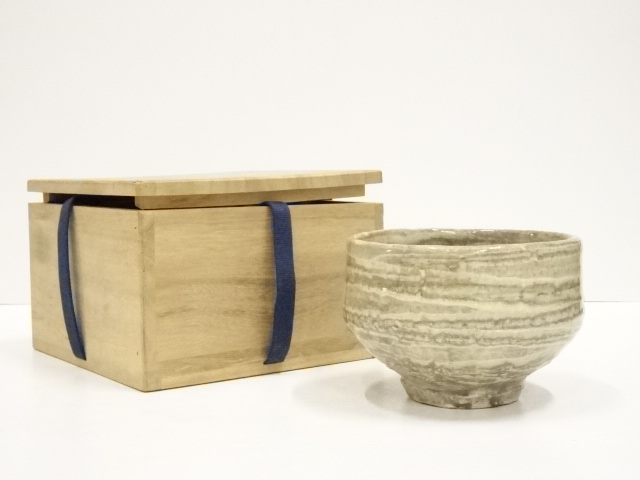 JAPANESE TEA CEREMONY ASH GLAZE TEA BOWL / CHAWAN